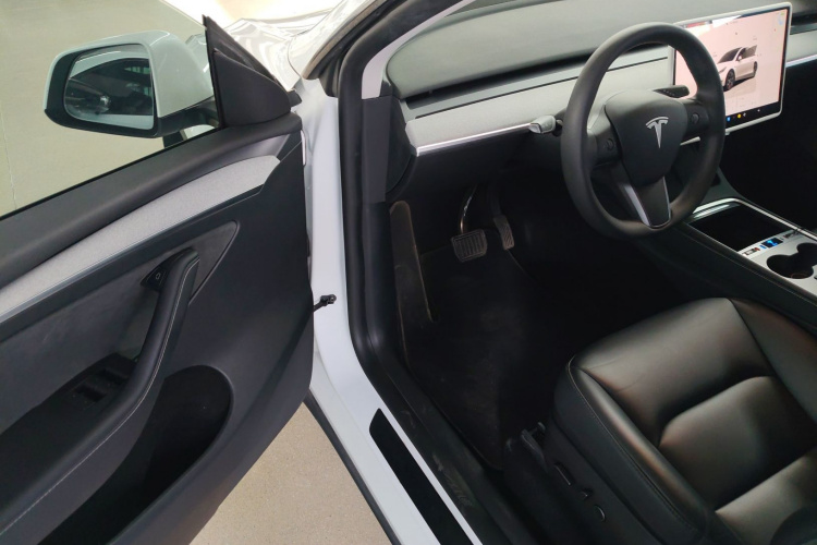 特斯拉 Model Y 2024款 后轮驱动版中控内饰20