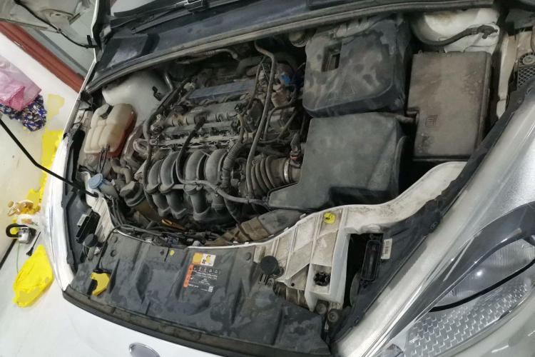 福特 福克斯 2018款 两厢经典 1.6L 自动风尚型智行版机舱底盘24