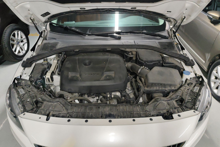 沃尔沃S60 2019款 S60L 改款 T5 智进进阶版机舱底盘24