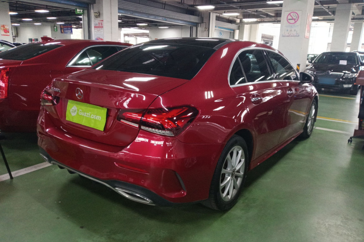 奔驰A级 2020款 改款 A 200 L 运动轿车时尚型车身外观7