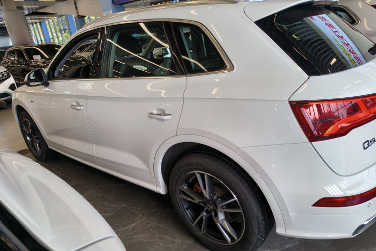 奥迪Q5L 2020款 改款 40 TFSI 荣享时尚型车身外观4