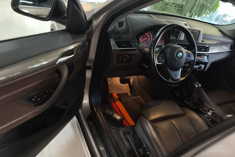 宝马X1 2016款 sDrive20Li 豪华型中控内饰7003