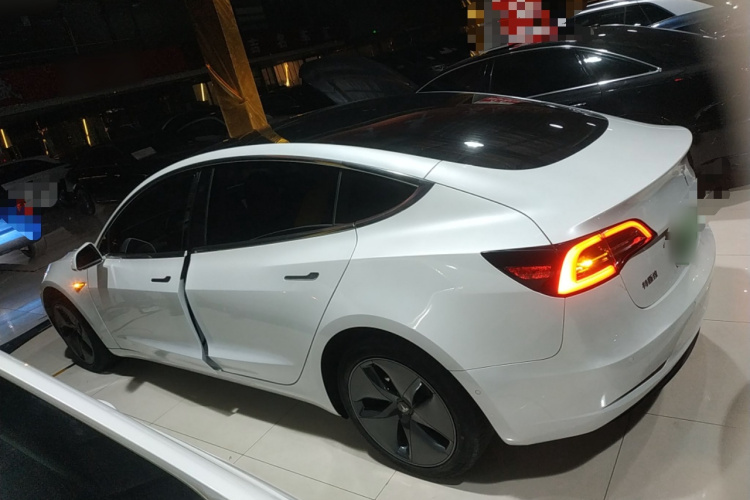 特斯拉 Model 3 2020款 改款 长续航后轮驱动版车身外观4
