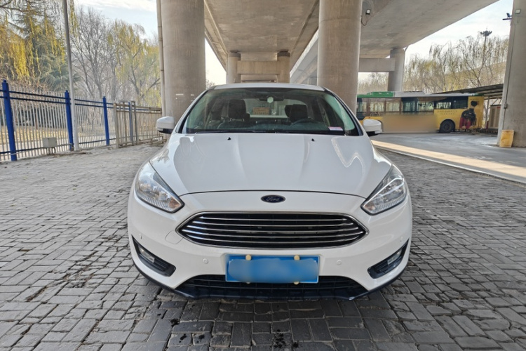 福特 福克斯 2015款 三厢 1.6L 自动舒适型车身外观6003