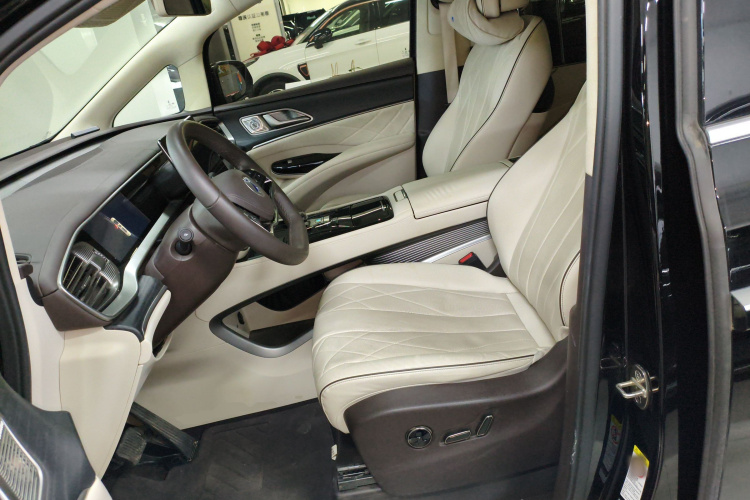 腾势D9 2024款 DM-i 980 四驱旗舰型中控内饰19