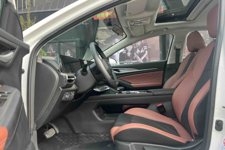 长安 逸动 2023款 畅享版 PLUS 蓝鲸NE 1.4T GDI DCT尊贵版中控内饰7004