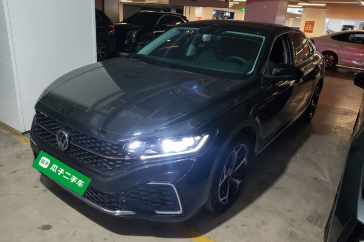 大众 帕萨特 2025款 出众款 330TSI 星空精英版车身外观6003