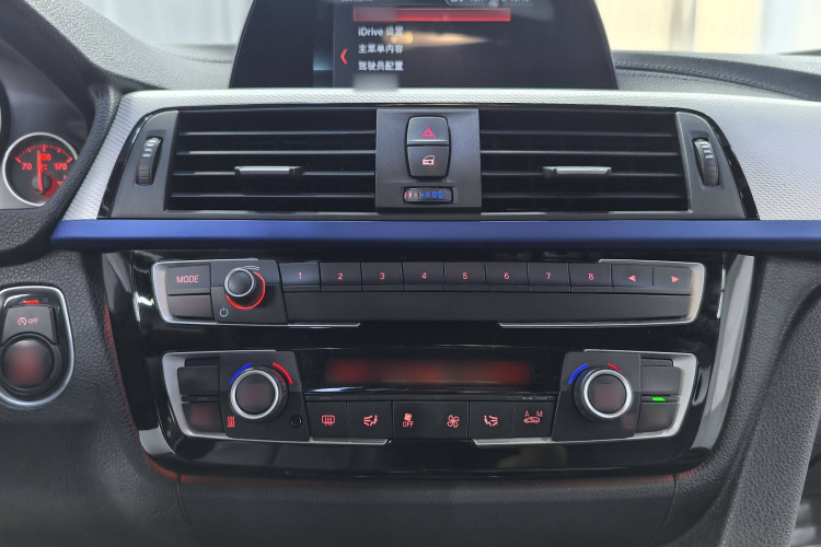 宝马3系 2019款 320i M运动套装中控内饰7005