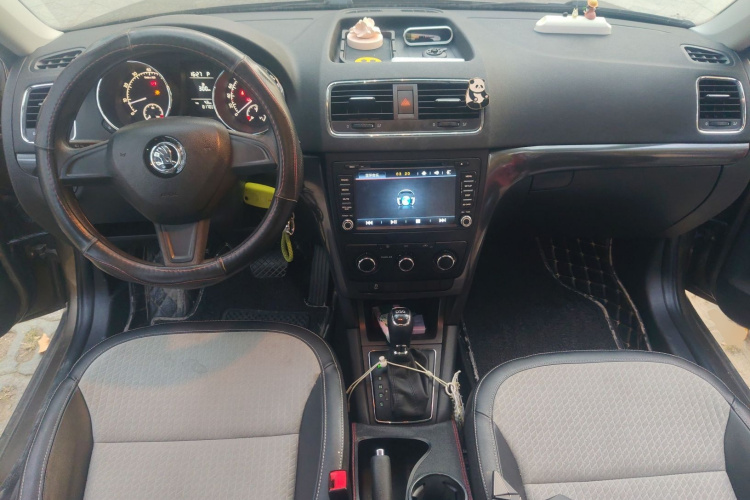 斯柯达 Yeti 2017款 TSI280 DSG前行版中控内饰12