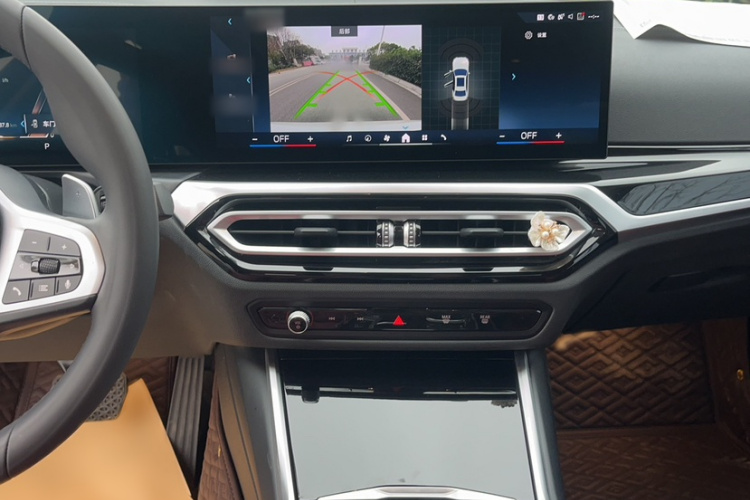 宝马3系 2024款 320Li M运动套装中控内饰7002