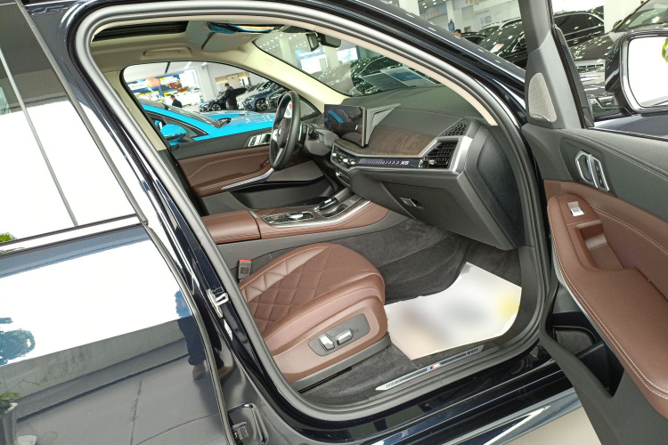 宝马X5 2023款 xDrive 30Li 尊享型M运动曜夜套装局部细节41