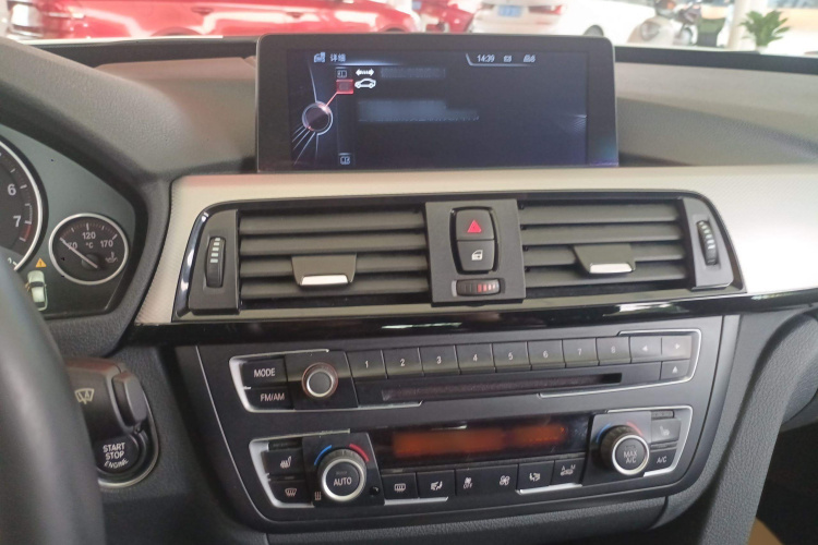 宝马3系GT 2013款 328i 风尚设计套装中控内饰7003