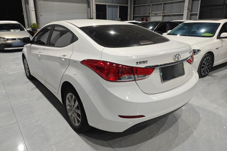 现代 朗动 2015款 1.6L 自动时尚型车身外观4