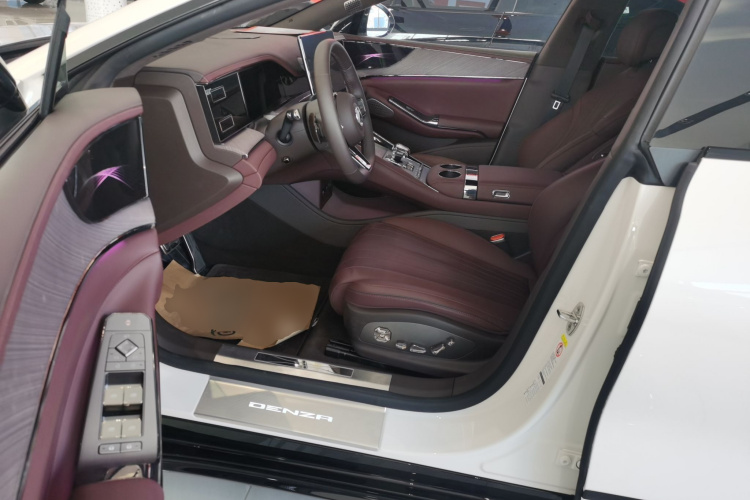 腾势Z9GT 2024款 1100四驱Ultra版中控内饰20