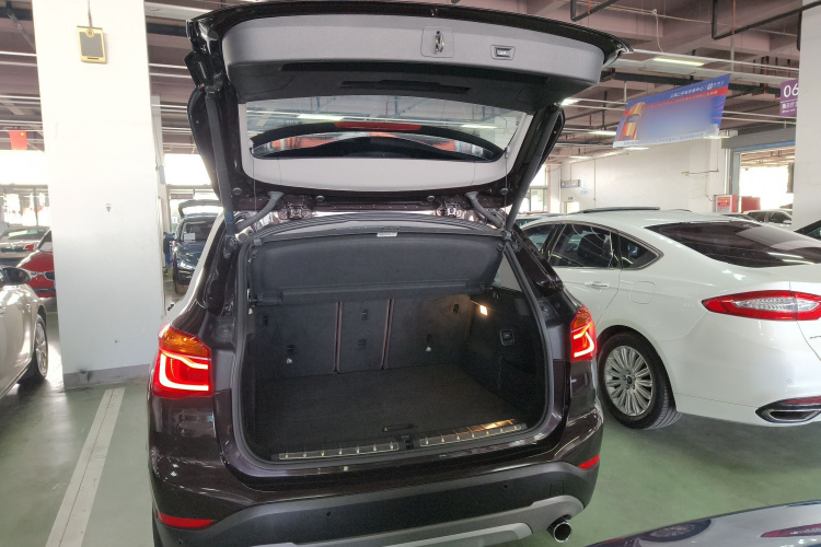 宝马X1 2018款 xDrive20Li 尊享型机舱底盘23