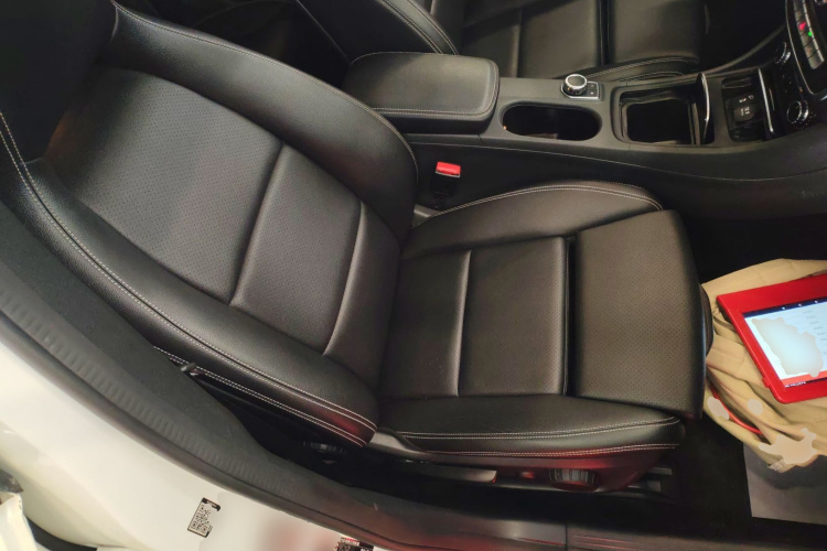 奔驰GLA 2019款 GLA 200 动感型局部细节41