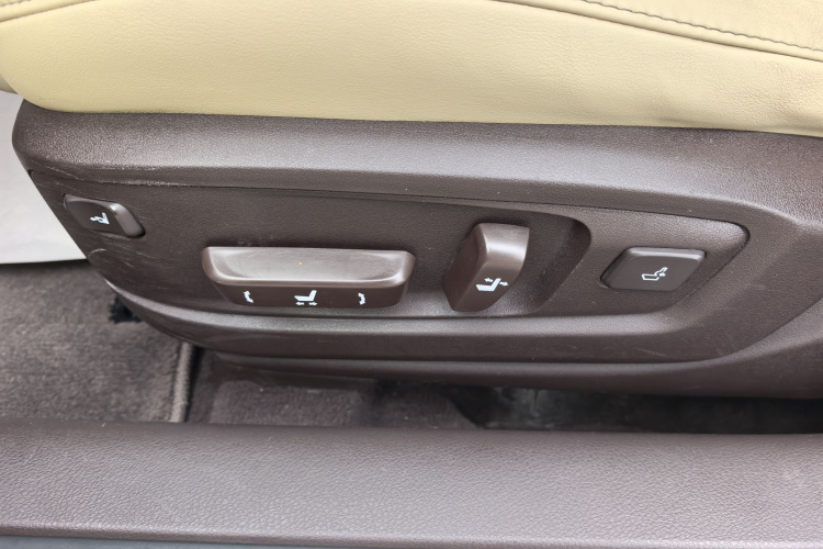 雷克萨斯ES 2015款 200 精英版中控内饰7006