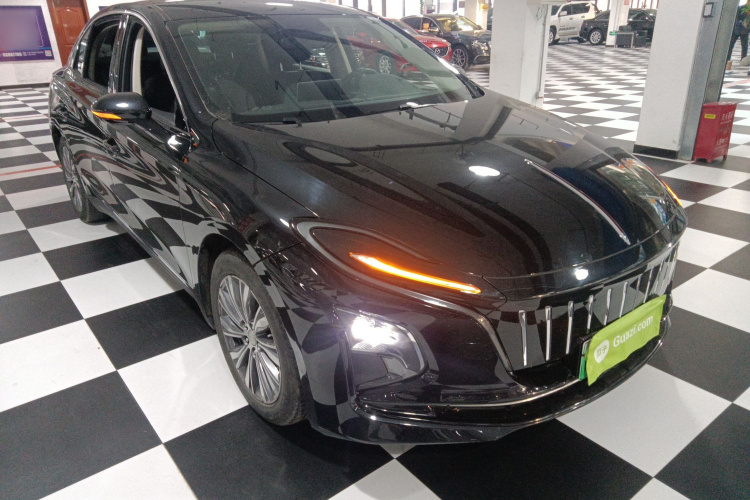 红旗E-QM5 2022款 431km 充电乐享版车身外观3