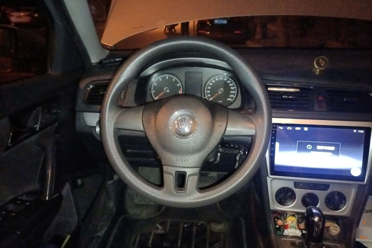 大众 朗逸 2013款 改款经典 1.6L 自动风尚版中控内饰13