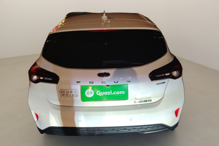 福特 福克斯 2022款 两厢 EcoBoost 180 自动竞速版车身外观6