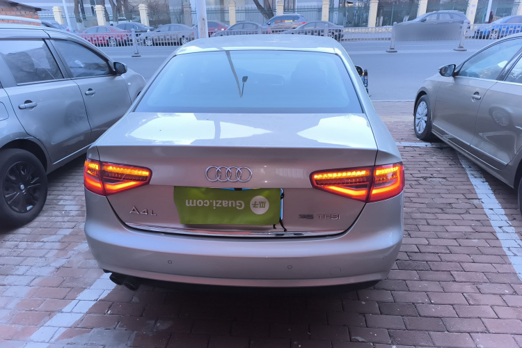 奥迪A4L 2016款 35 TFSI 典藏版 自动标准型车身外观6