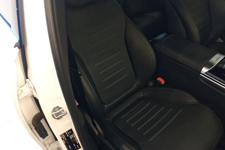 奔驰C级 2023款 改款 C 260 L 运动版局部细节41