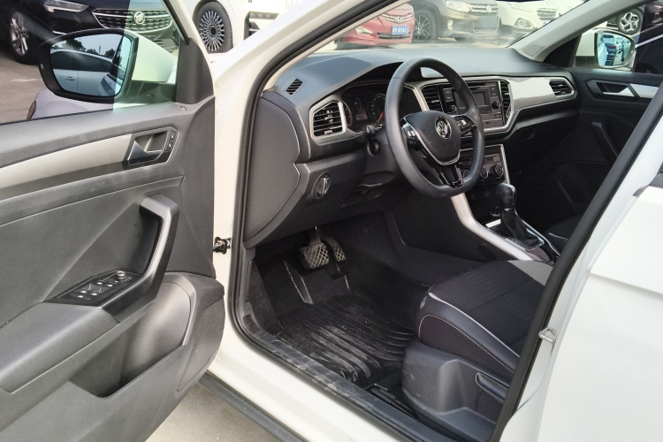 大众 T-ROC探歌 2018款 230TSI DSG两驱进取型 国V中控内饰7003