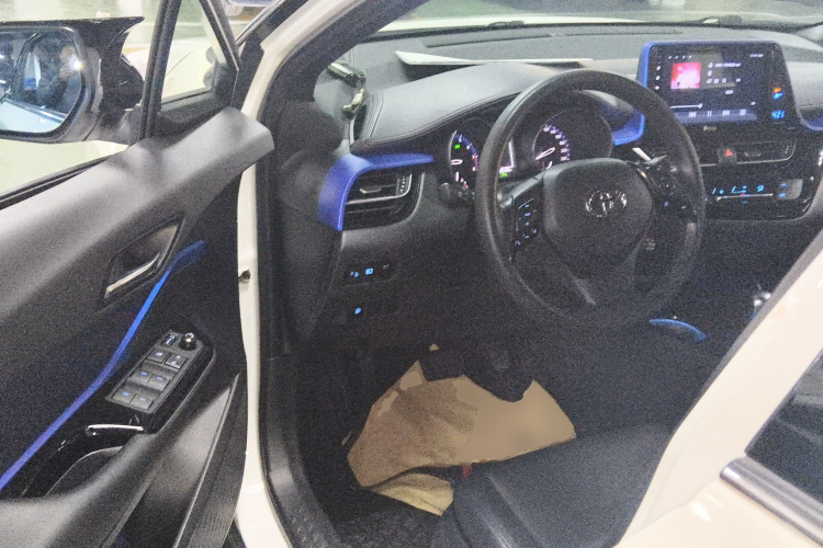 丰田C-HR 2020款 2.0L 领先版中控内饰20