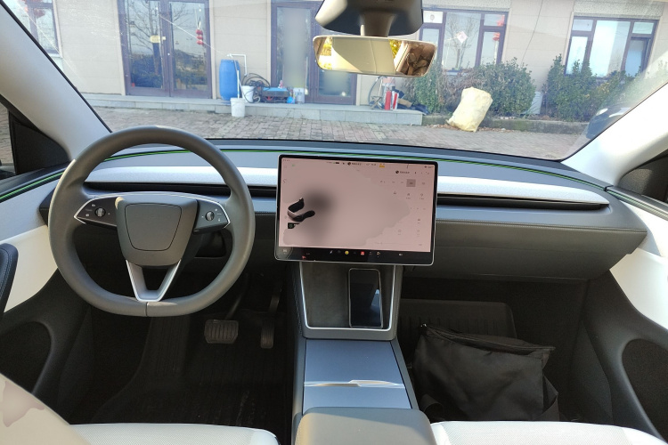 特斯拉 Model Y 2025款 后轮驱动版中控内饰12