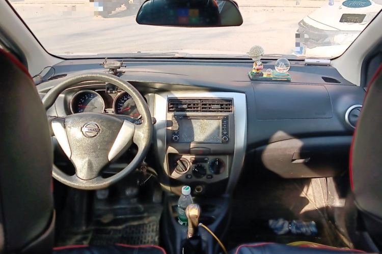 日产 骊威 2013款 1.6XL 手动豪华版中控内饰12