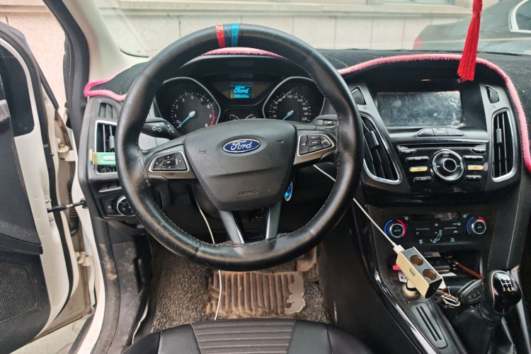 福特 福克斯 2017款 三厢 1.6L 手动风尚型智行版中控内饰13