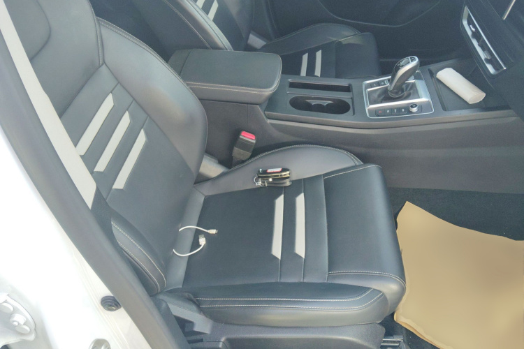 比亚迪 秦Pro 2020款 超越版 1.5TI 自动尊贵型局部细节41