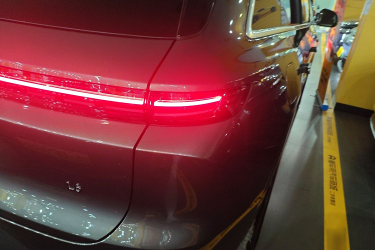 理想汽车 理想L6 2024款 Pro车身外观9