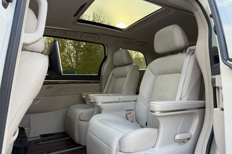 广汽传祺 传祺M8 2018款 320T 旗舰版中控内饰7002