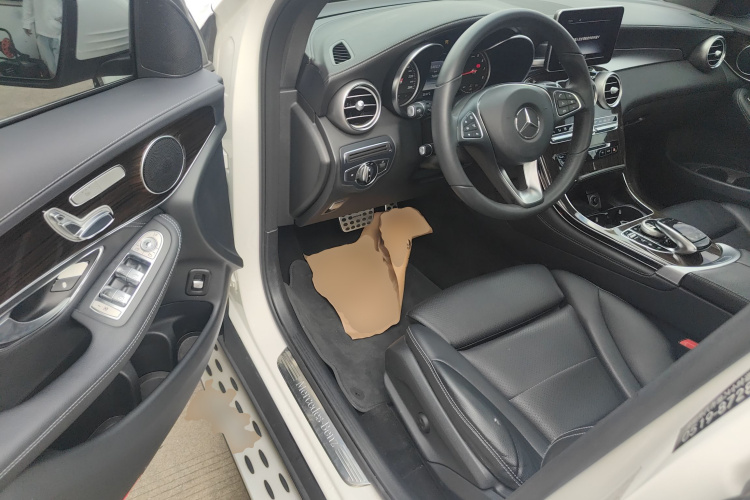 奔驰GLC 2016款 GLC 260 4MATIC 动感型中控内饰20
