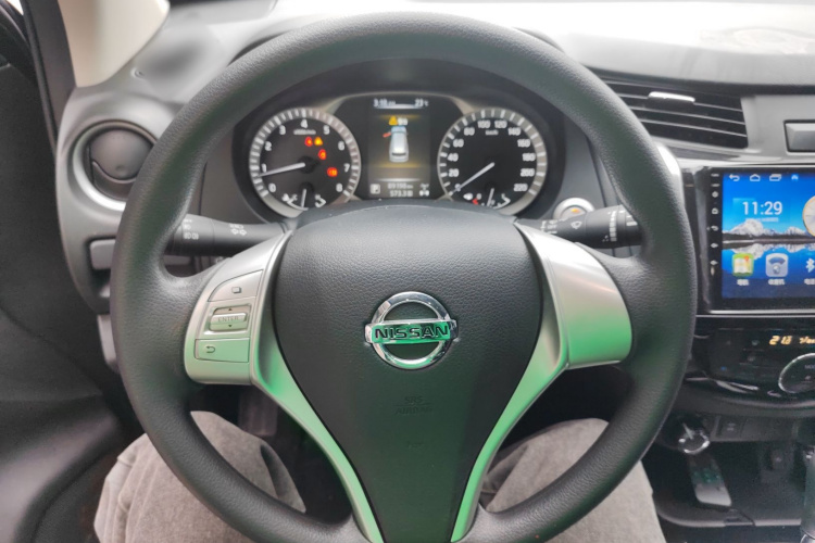 日产 途达 2018款 2.5L 自动四驱豪华版中控内饰13