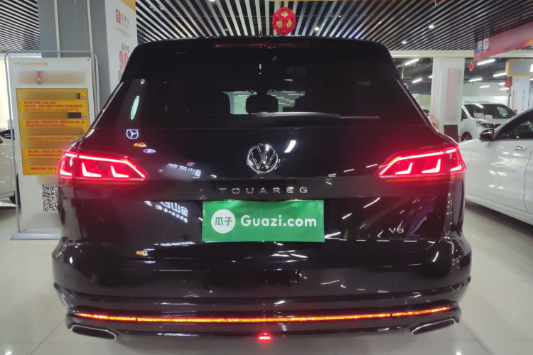 大众 途锐 2022款 3.0TSI 锐享版 曜黑运动套装车身外观6