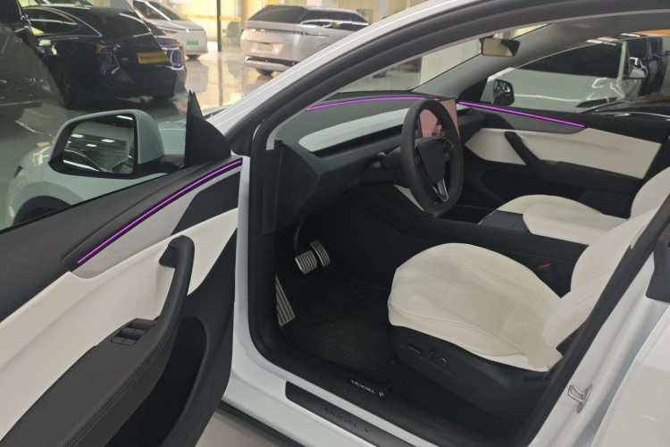 特斯拉 Model Y 2025款 长续航全轮驱动版中控内饰20