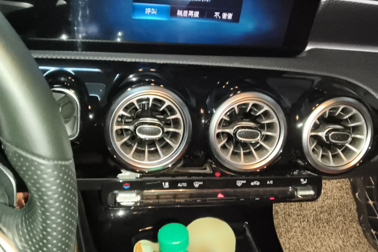 奔驰A级 2022款 改款三 A 200 L 运动轿车时尚型局部细节16