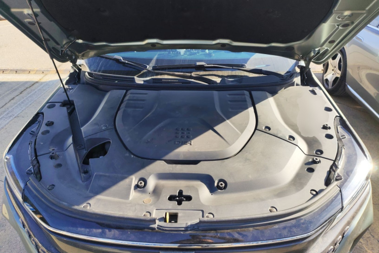 蓝电E5 2023款 1.5L DE-i 100KM畅享型 7座机舱底盘24