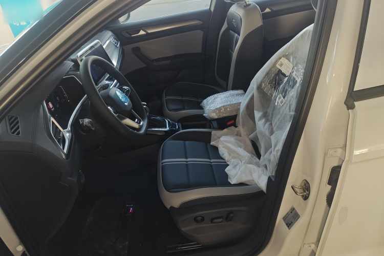 大众 T-ROC探歌 2025款 改款二 300TSI DSG两驱星光版中控内饰19