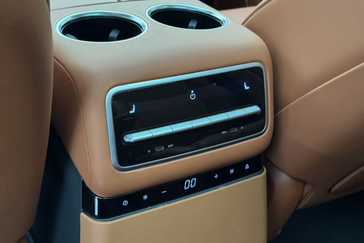 理想汽车 理想L9 2023款 Pro中控内饰7007