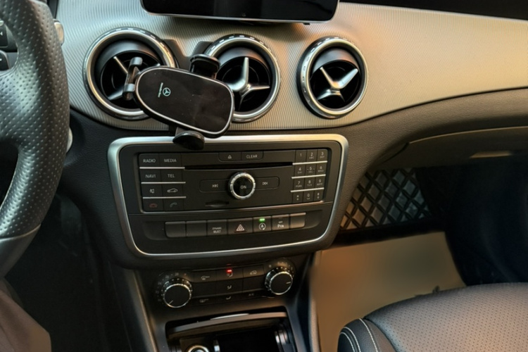 奔驰GLA 2016款 GLA 200 动感型中控内饰7004