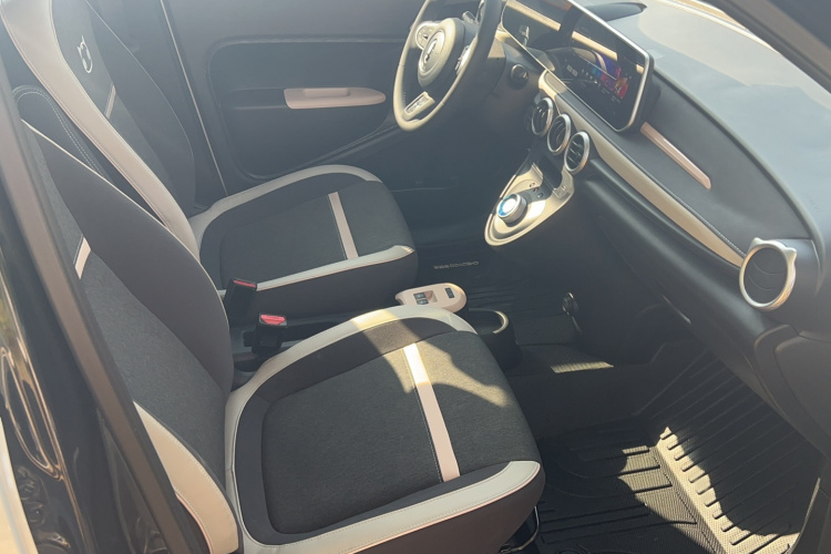 欧拉黑猫 2022款 405km 长续航型 三元锂中控内饰7005