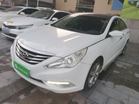 现代 索纳塔 2014款 2.0L 自动尊贵版