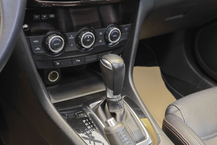 马自达 阿特兹 2015款 2.0L 蓝天尊贵版中控内饰7008