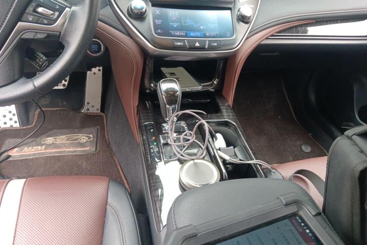 丰田 皇冠 2017款 2.0T 运动版中控内饰18