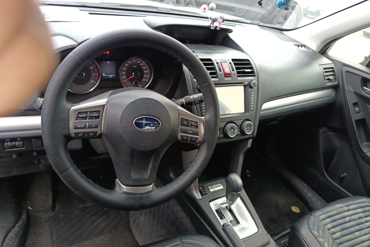 斯巴鲁 森林人 2014款 2.0i 自动豪华版中控内饰12