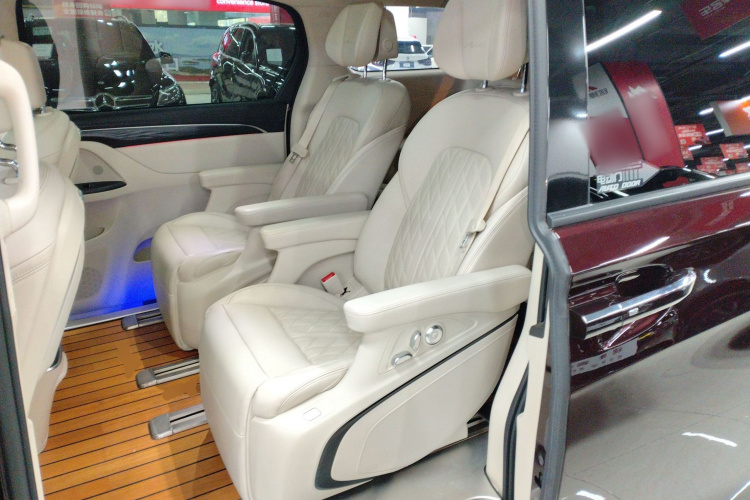 别克GL8 2020款 Avenir艾维亚 七座亲礼版中控内饰21