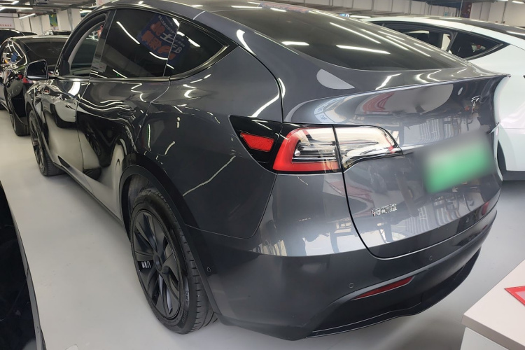 特斯拉 Model Y 2023款 长续航全轮驱动版车身外观4